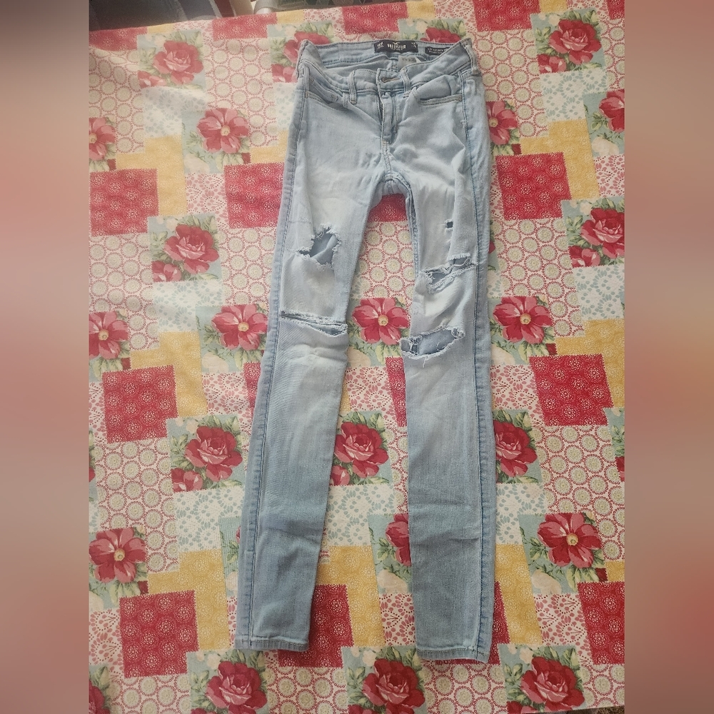 Lowrise hollister ripped skinny jeans